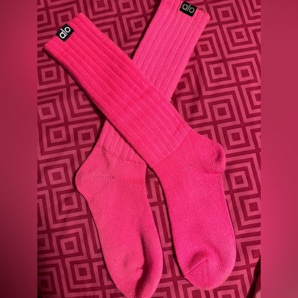 Alo Yoga Hot Pink Scrunch Socks - Picture 3 of 3